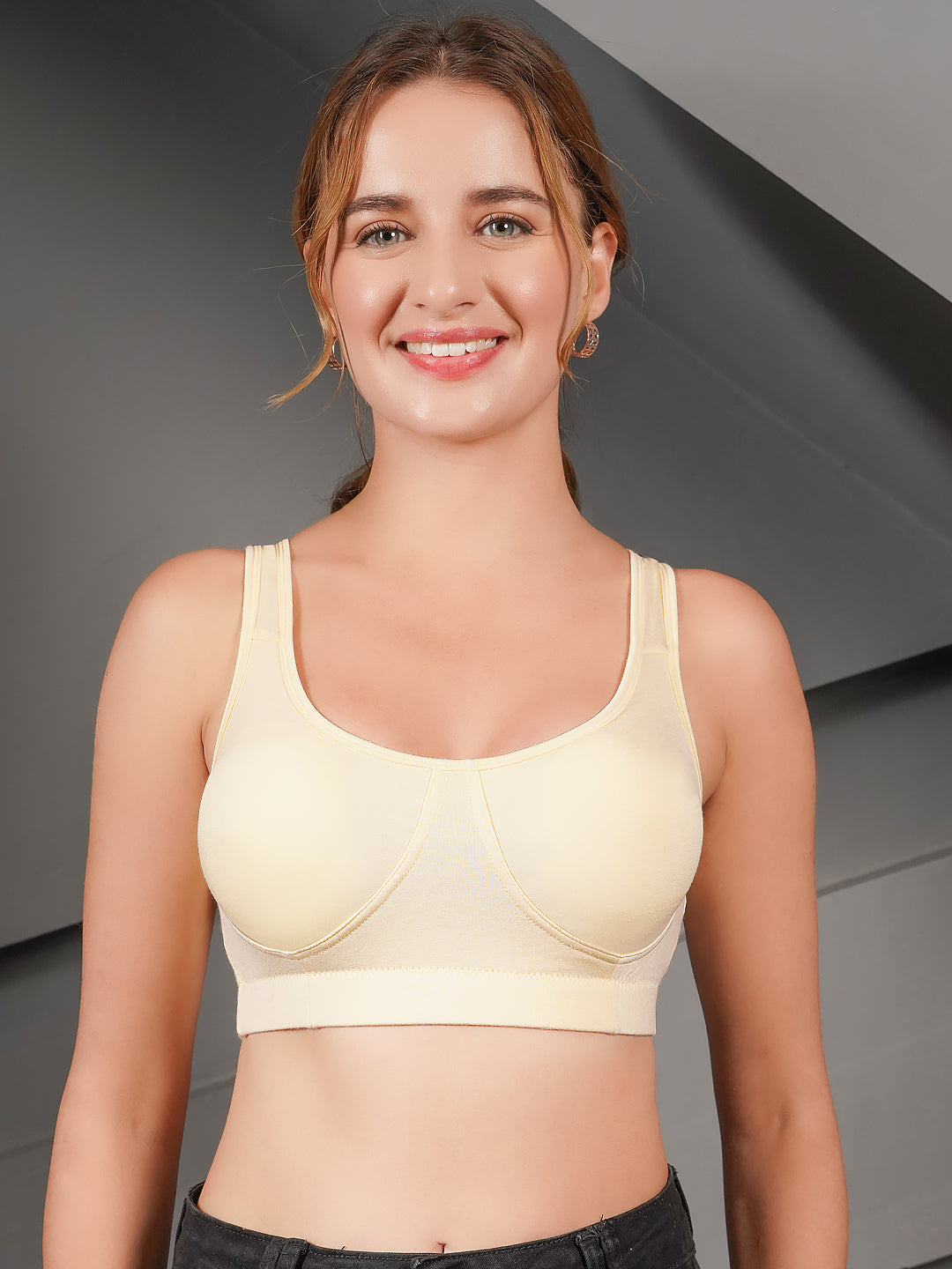 Women’s Padded Sports Bra – Full Coverage, Removable Pads, Skin