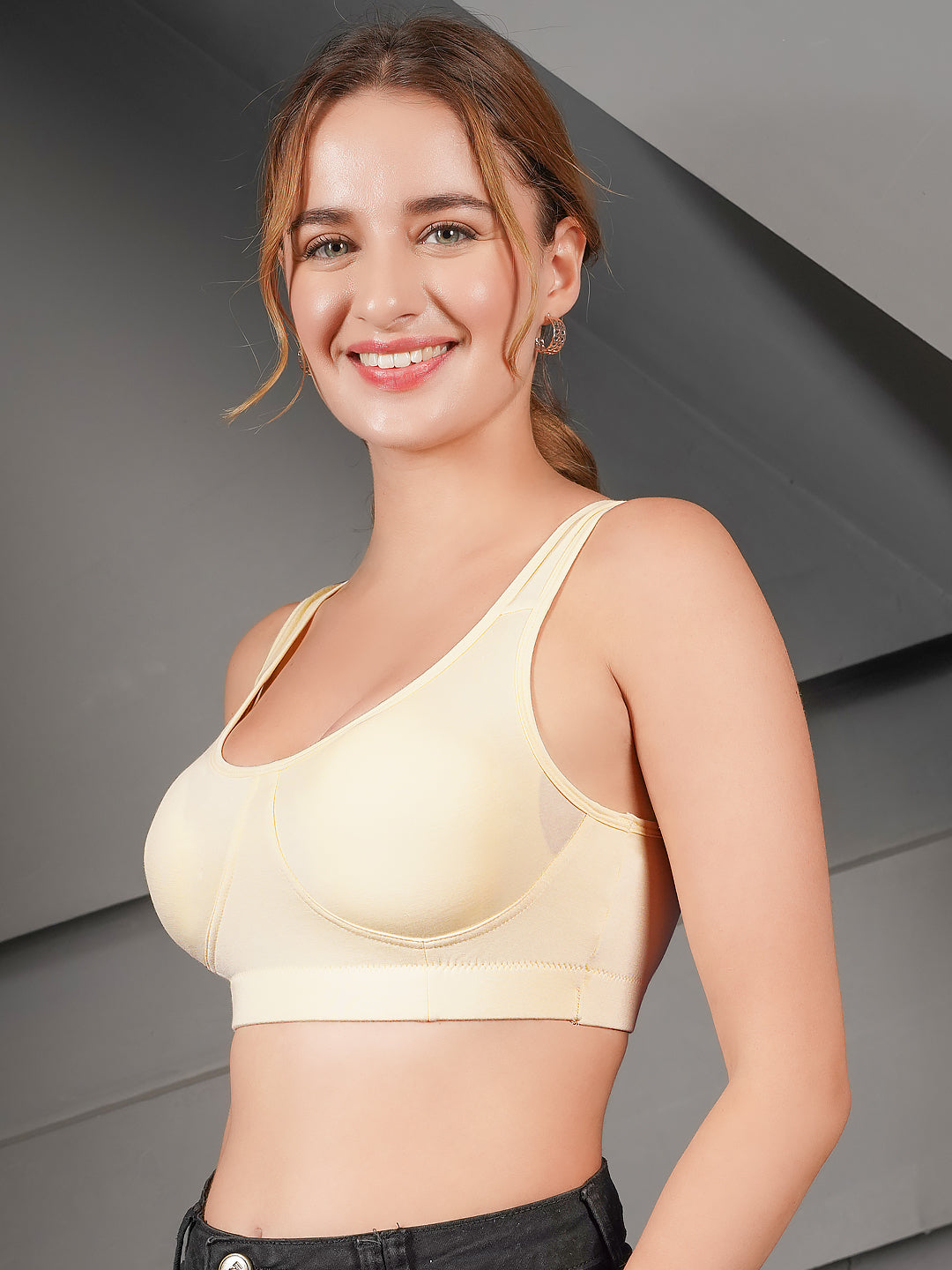 Women’s Padded Sports Bra – Full Coverage, Removable Pads, Skin