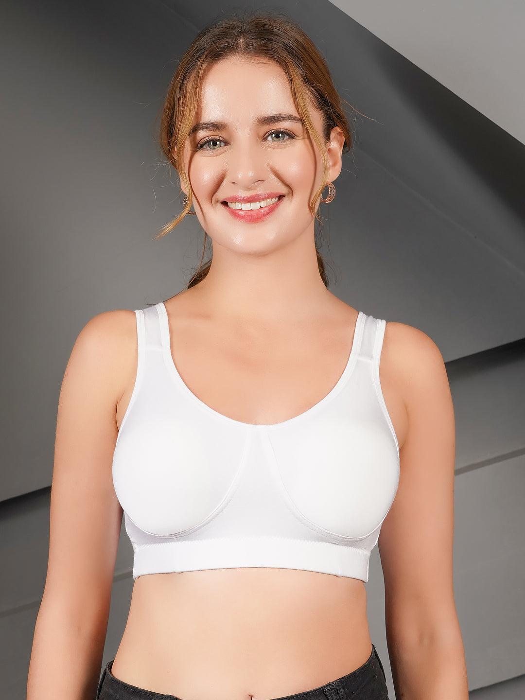 Women’s Padded Sports Bra – Full Coverage, Removable Pads, White