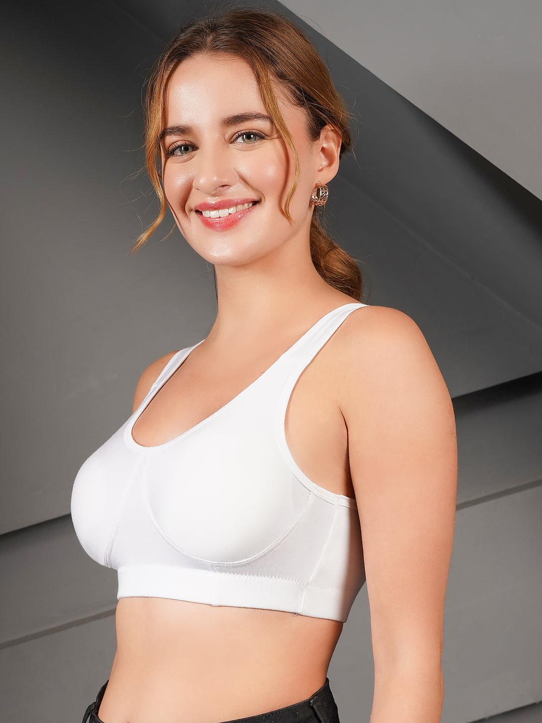 Women’s Padded Sports Bra – Full Coverage, Removable Pads, White